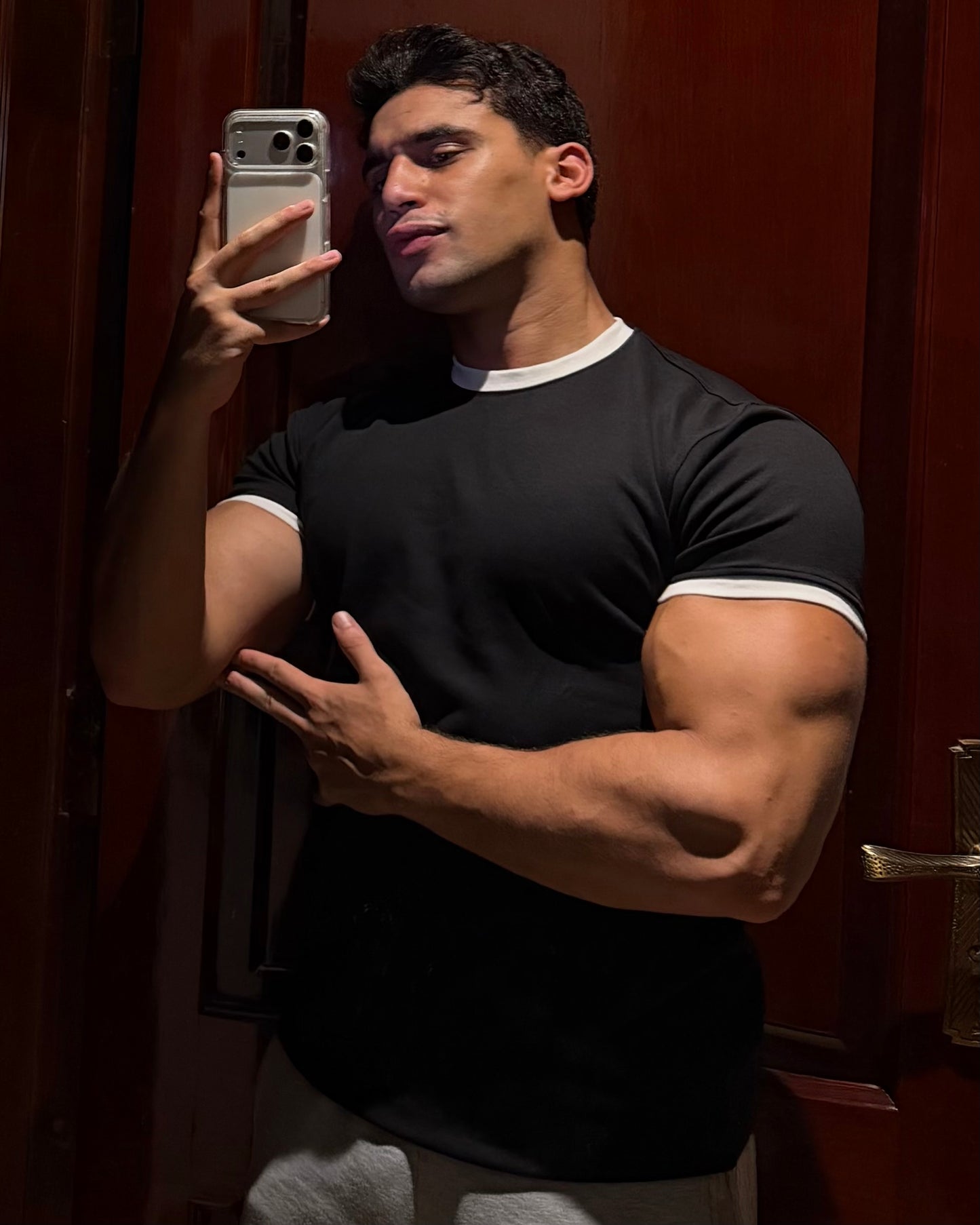 A FITTED RINGER TEE (BLACK)