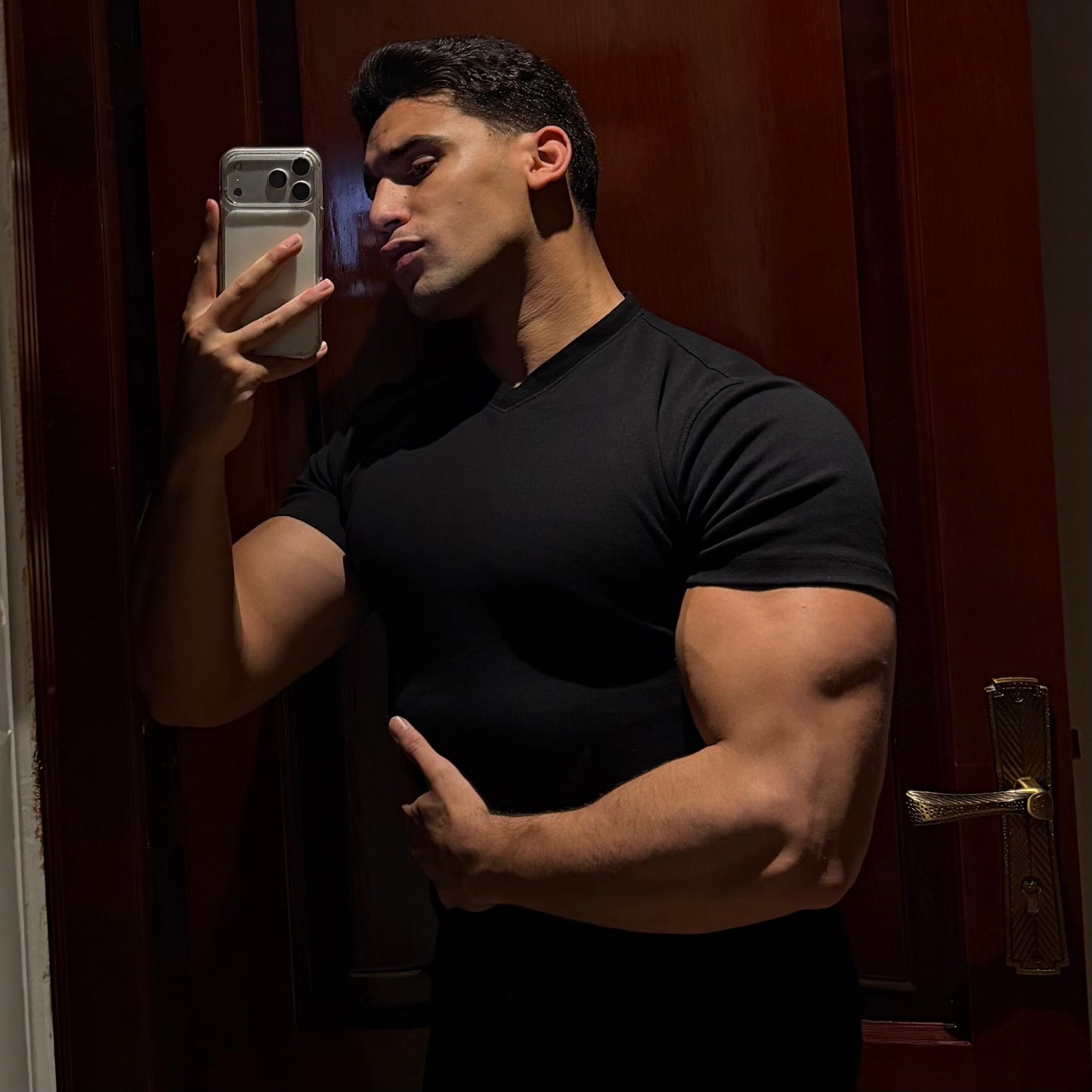 V TEE (BLACK)
