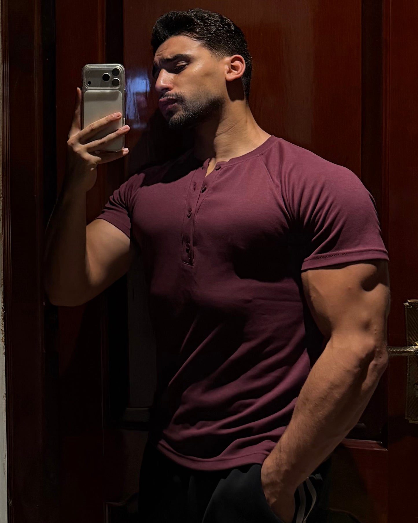 A RELAXED HENLY (BURGUNDY)