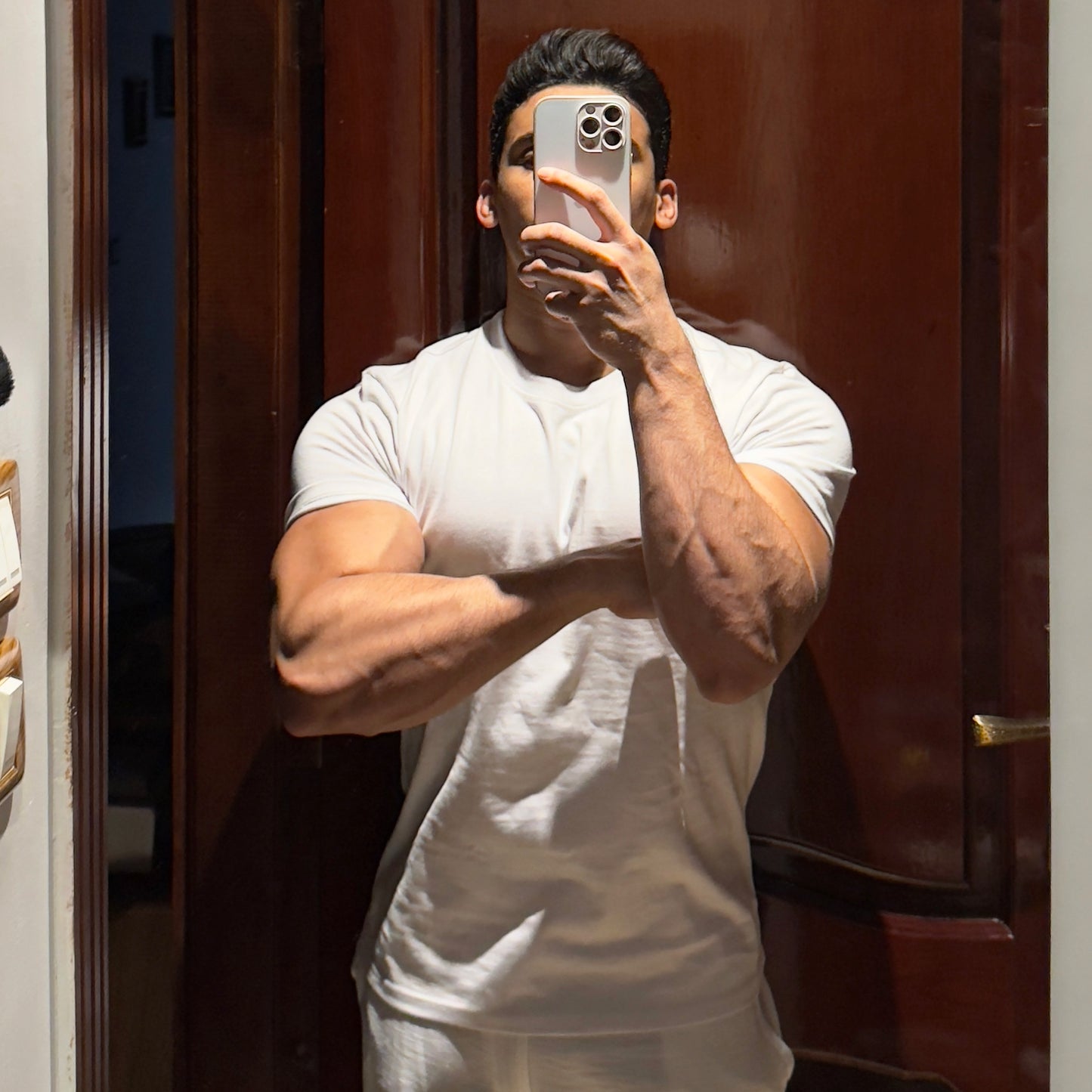FITTED ROUND TEE (white)