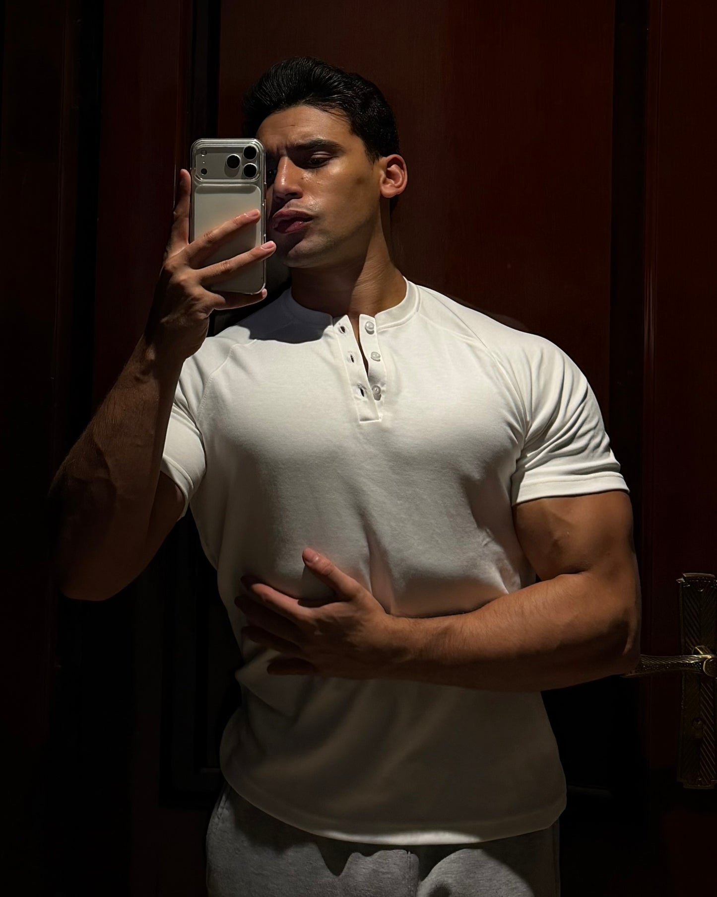 A CROPPED HENLY (WHITE)