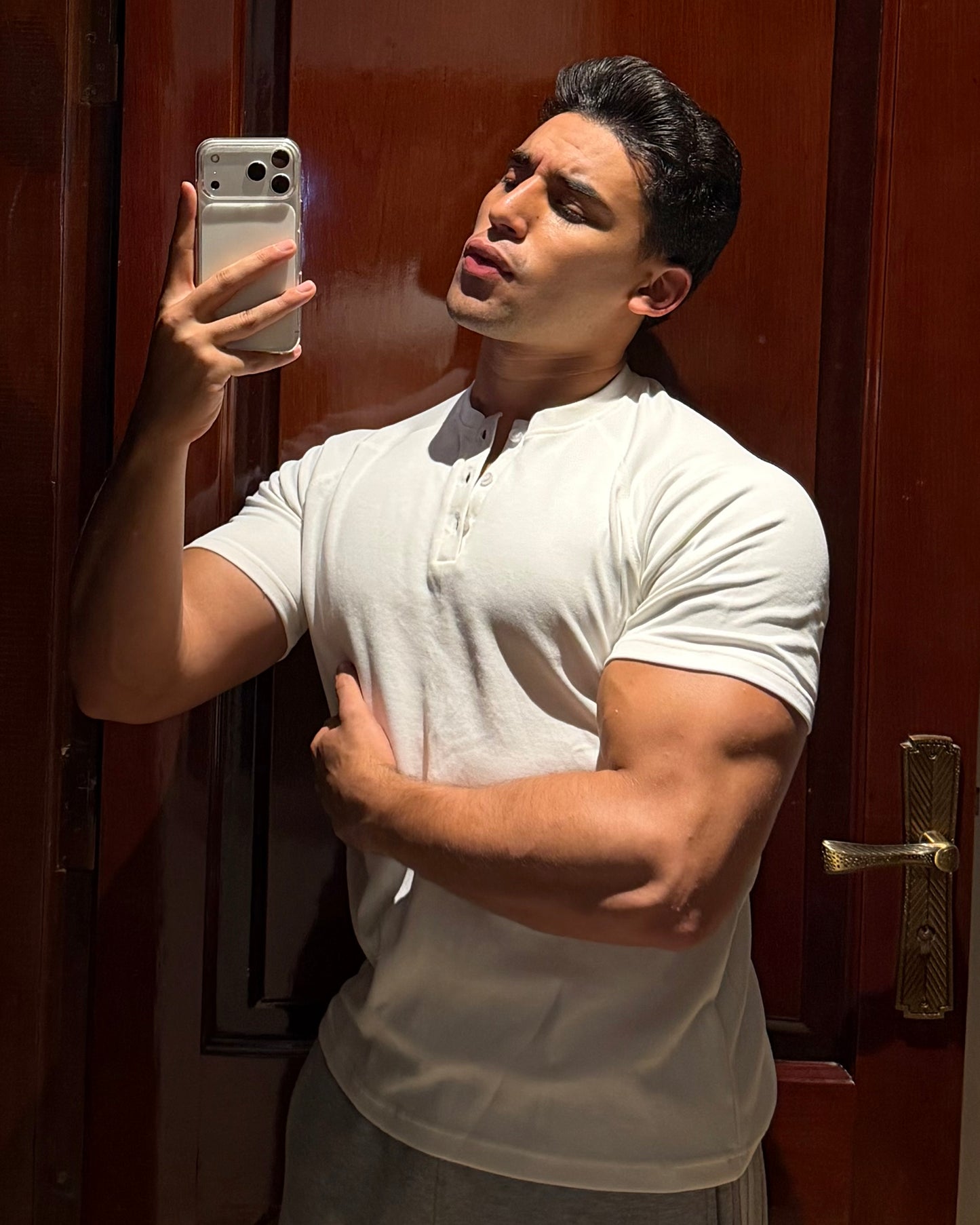 A CROPPED HENLY (WHITE)