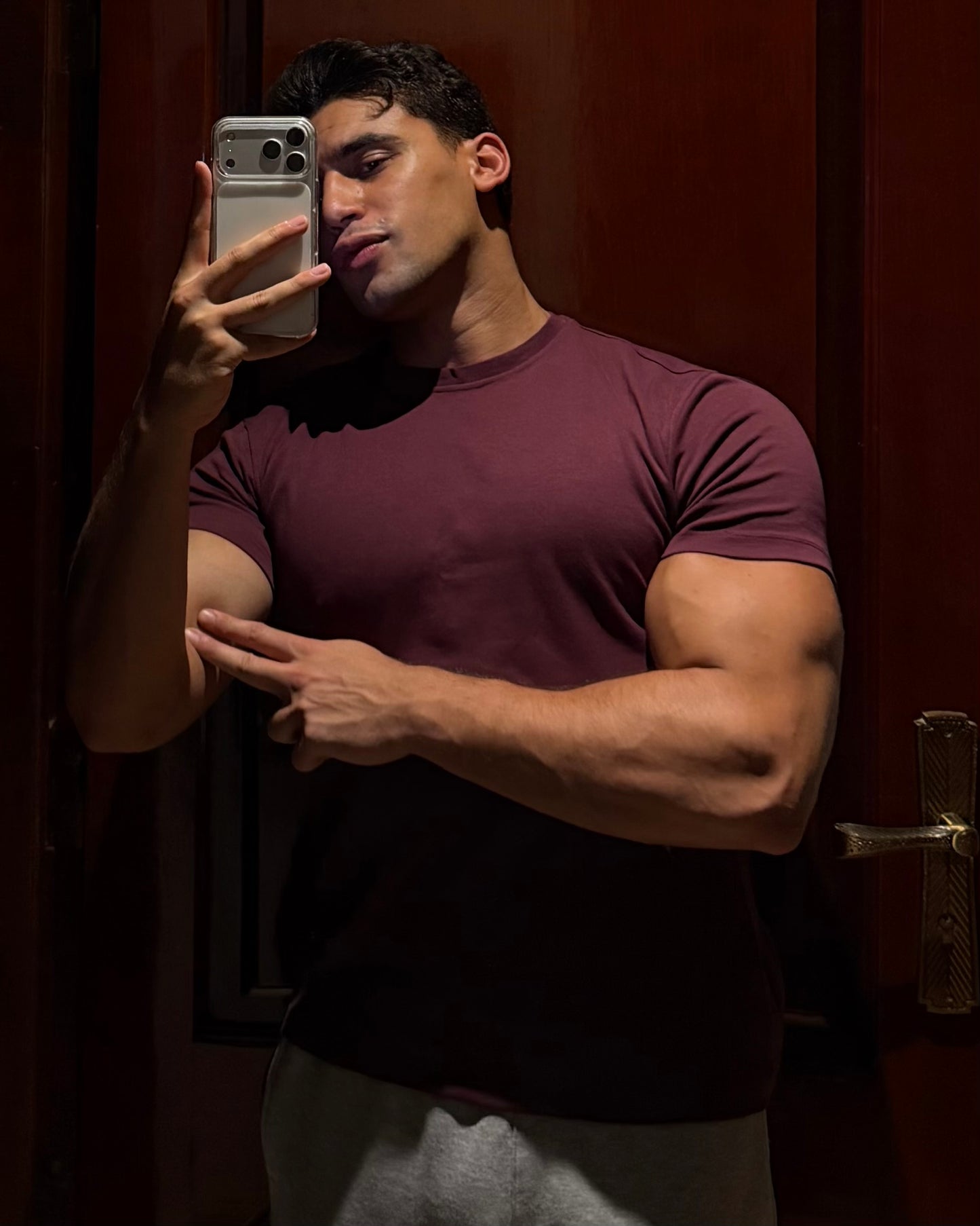 FITTED ROUND TEE (burgundy)