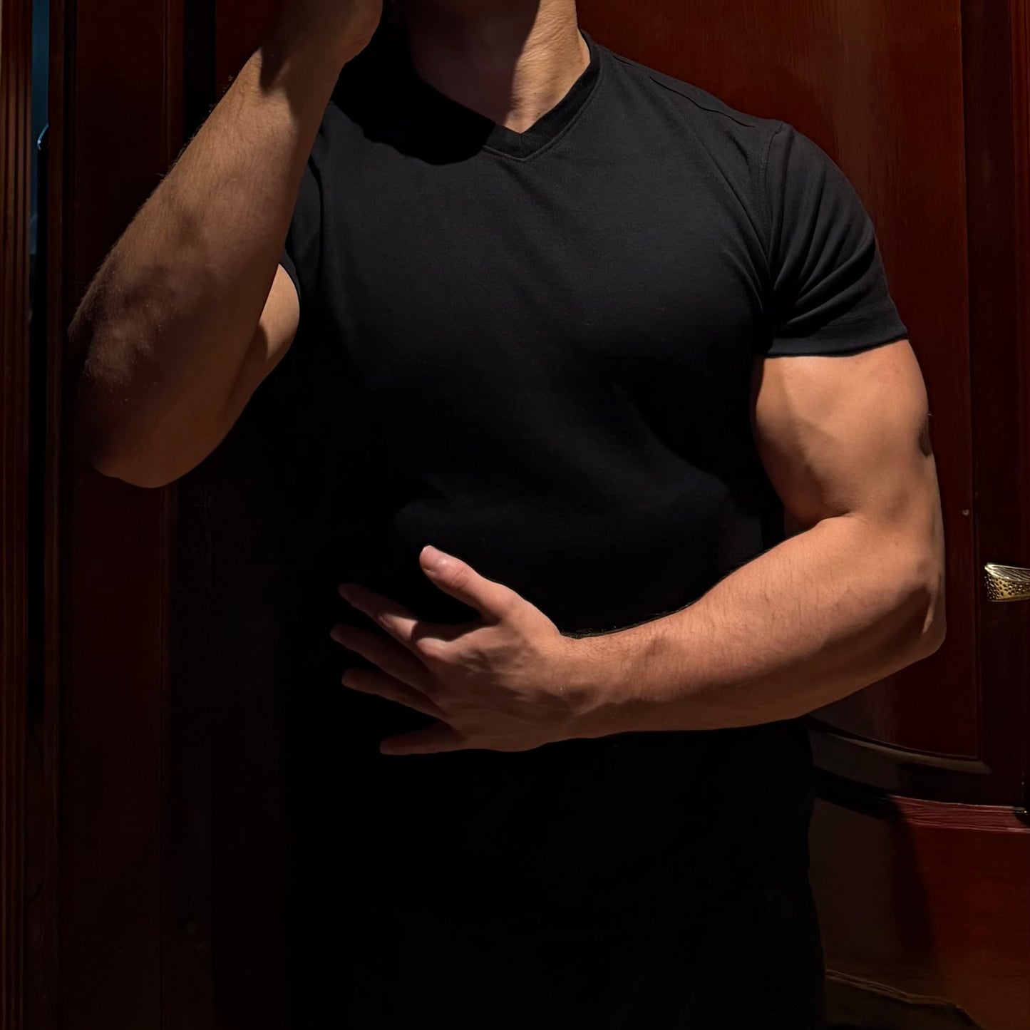 V TEE (BLACK)