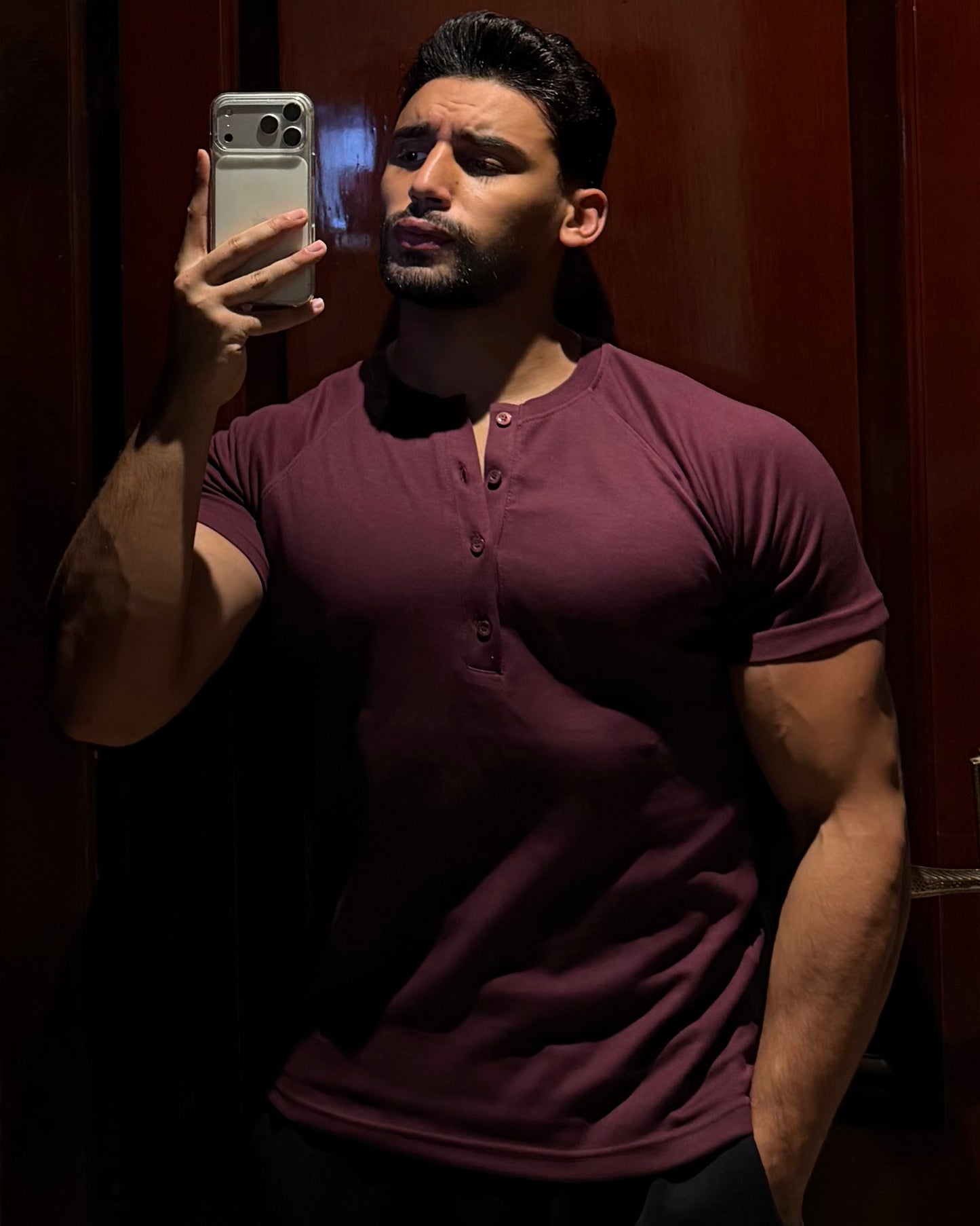 A RELAXED HENLY (BURGUNDY)