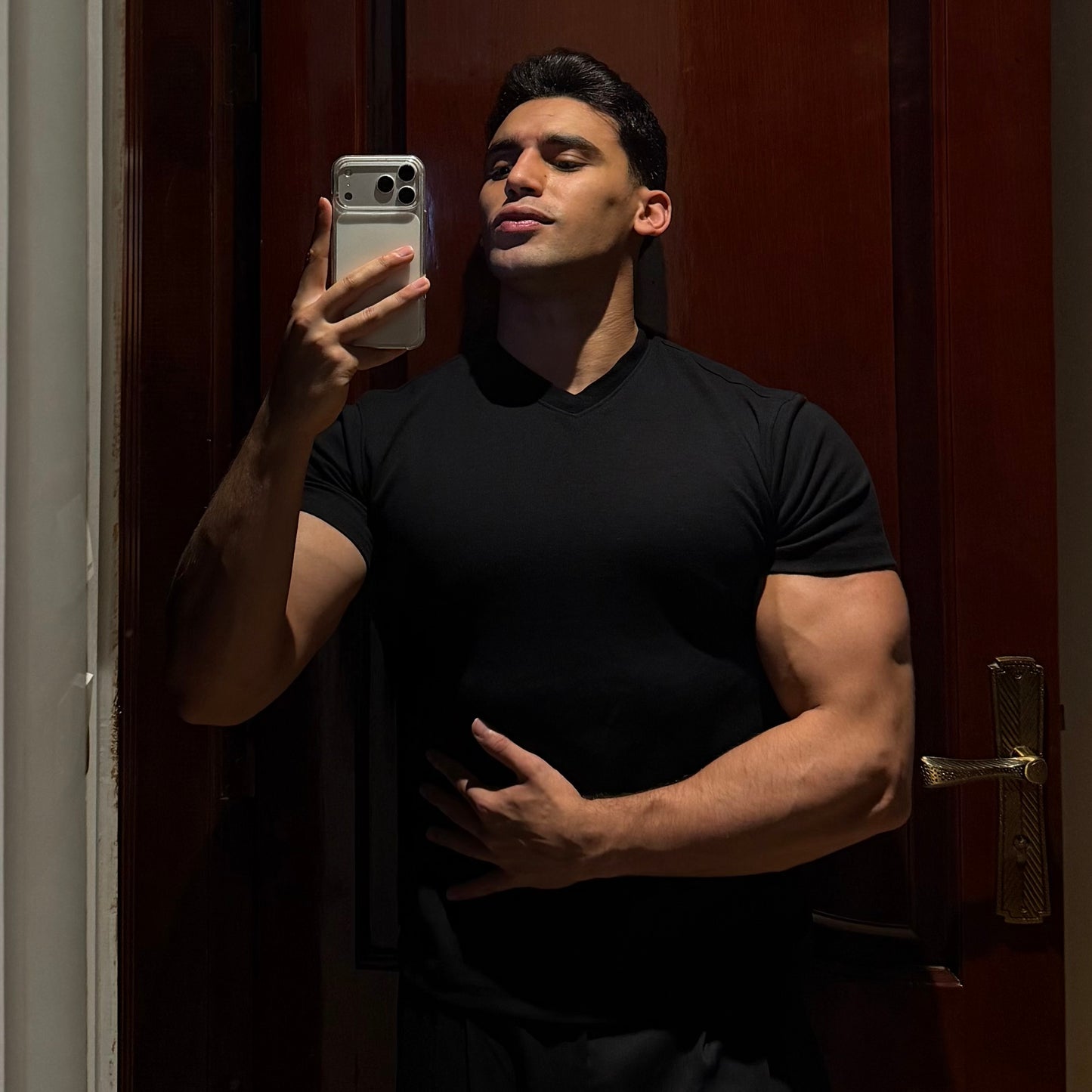 V TEE (BLACK)