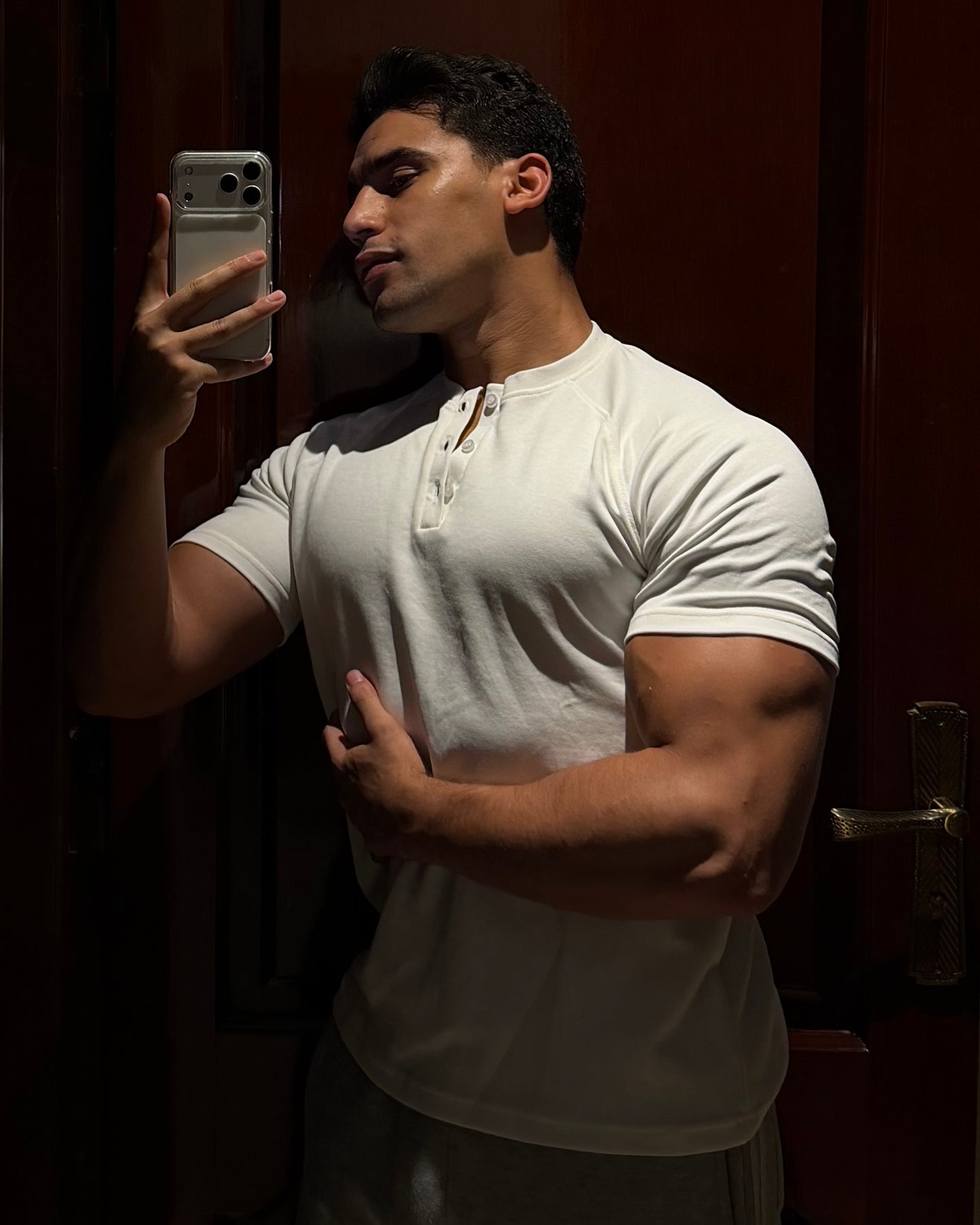A CROPPED HENLY (WHITE)